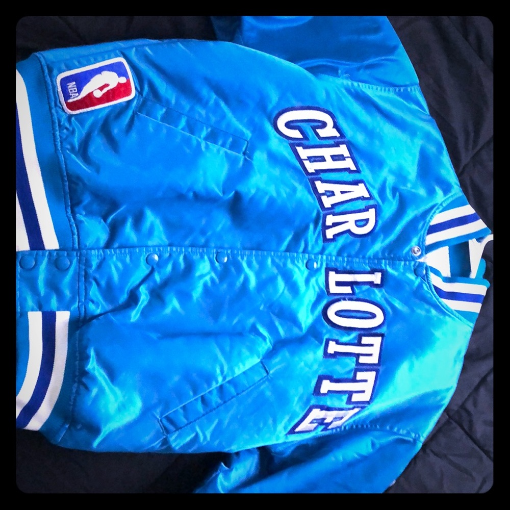 Vintage 90’s Charlotte Hornets Starter jacket